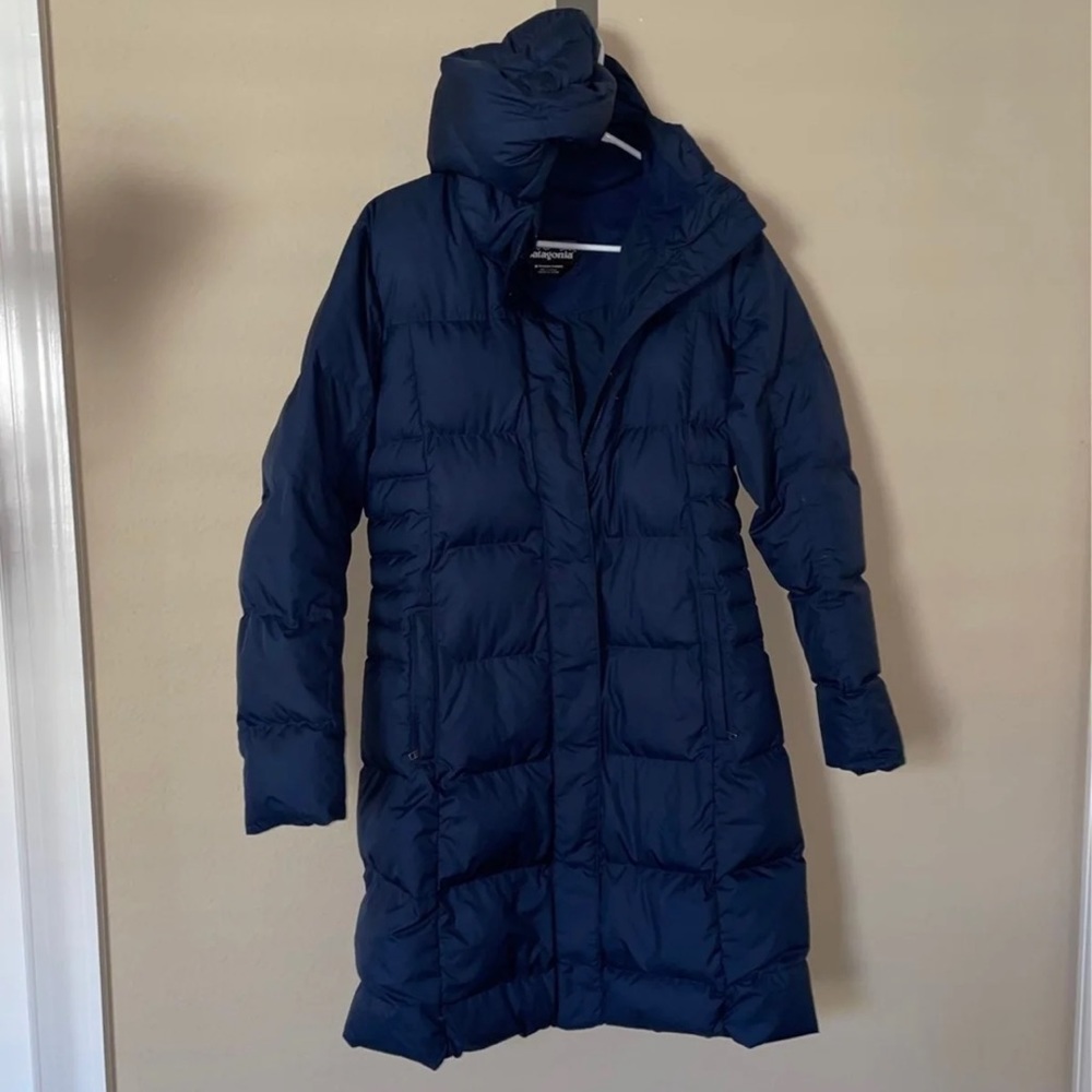 Patagonia Navy Puffer Jacket - size M - MOVING trying to sell quickly!!